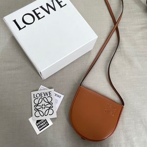 Loewe heel pouch small crossbody bag in tan🥨
